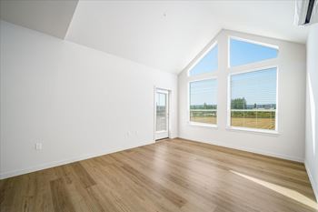 Lofted ceilings, top floor